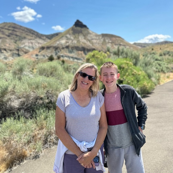 Meet your Posher, Cindy - Picture 3 of 3